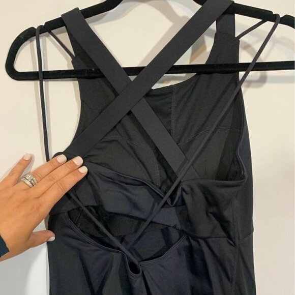 GAP fit woman’s workout tank. Cutouts and strappy back. Black. Size medium. New - Picture 7 of 10